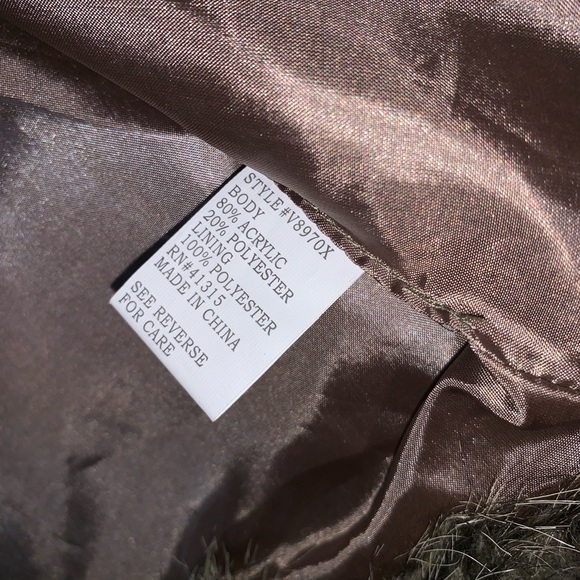 Plus size women’s faux fur - Picture 2 of 4